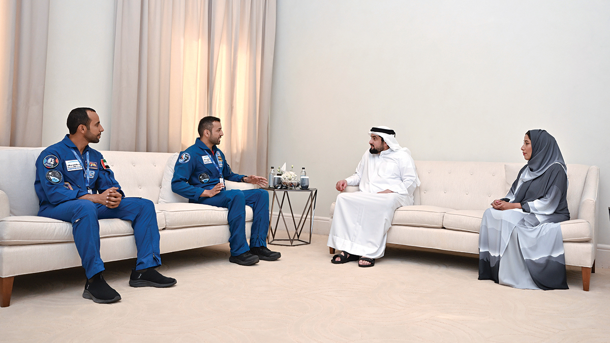 أحمد بن محمد التقى النيادي وهنأه بنجاح المهمة التاريخية. وام