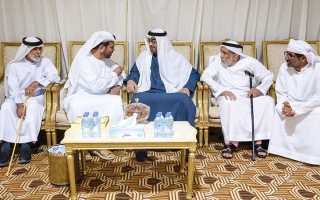 الصورة: رئيس الدولة يقدّم واجب العزاء بوفاة عبيد علي الكتبي في الشارقة