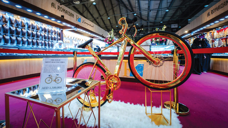 الدراجة الذهبية بـ1.5 مليون درهم. من المصدر