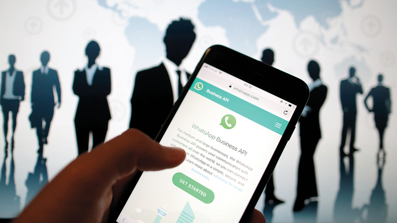 قراصنة يستغلون الفئات الأقل ثقافة لاختراق هواتف المسجلين في قوائم اتصالاتهم. أرشيفية