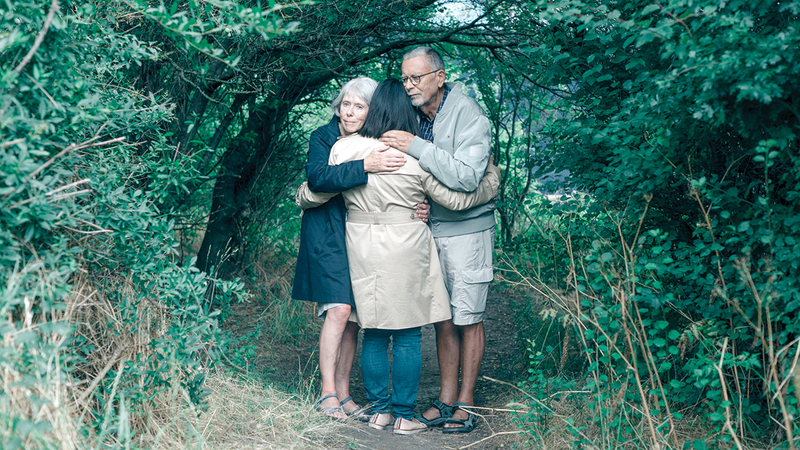 ميا لي سورنسن مع والديها في الدنمارك. أرشيفية