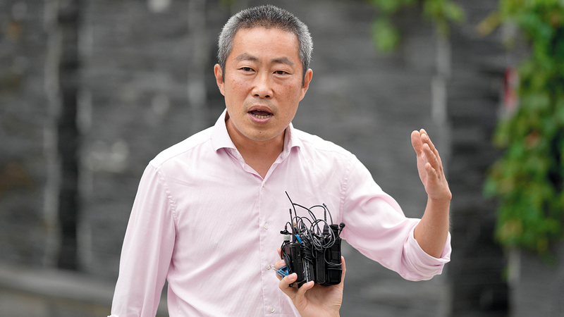 بيتر مولر أطلق حملة لكشف انتهاكات عمليات التبني. أرشيفية