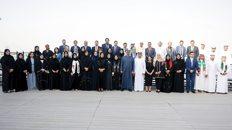 محمد بن زايد خلال استقباله وفداً من المعلمين والتربويين من مختلف القطاعات التعليمية في الدولة. وام