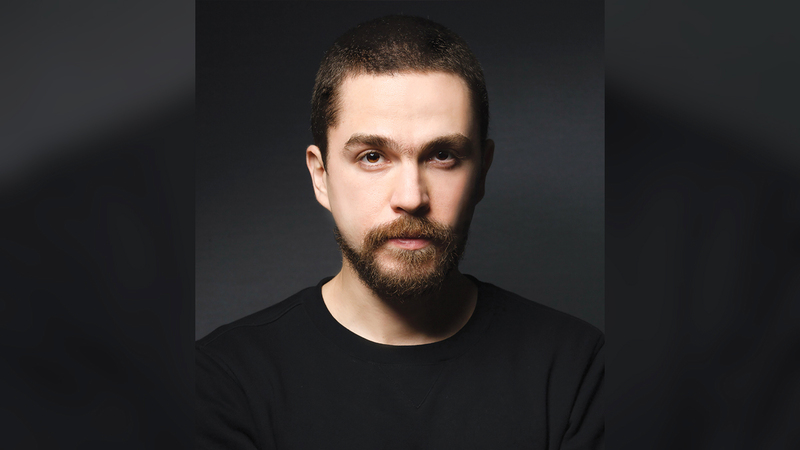 أحمد القطان: «سألت نفسي لماذا التصاميم دائماً خاصة بالبشر فقط؟ وقمت بإضافة جزء علوي في التصميم يسمح للعصافير بأن تجلس فيه».