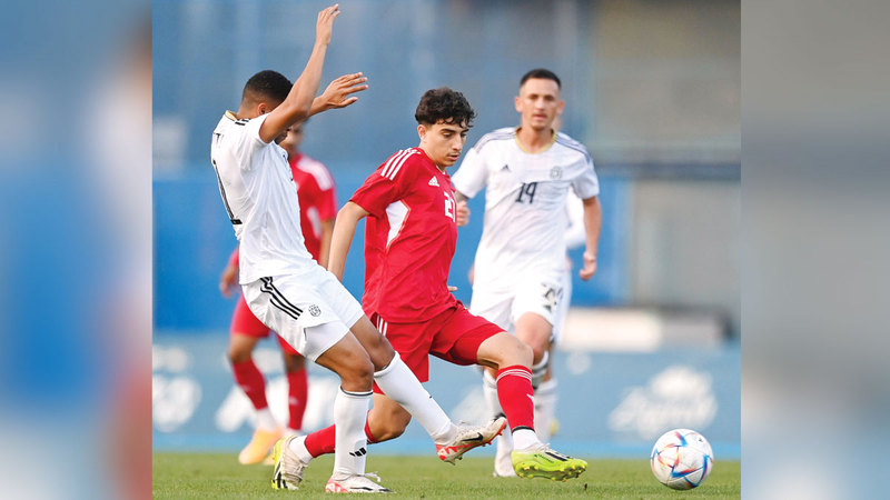 لاعب المنتخب حازم محمد يبلغ 18 سنة. من المصدر