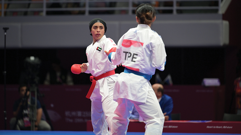 لاعبة منتخبنا الوطني للكاراتيه حوراء العجمي خلال مشاركتها في وزن 50 كلغم. من المصدر