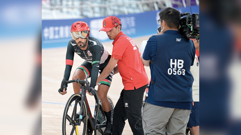 ميرزا مع أحمد المنصوري خلال المشاركة الأخيرة في الألعاب الآسيوية. من المصدر