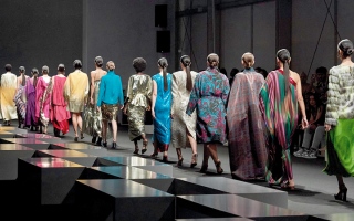 الصورة: «أسبوع دبي للموضة».. أناقة وتنوّع واستدامة