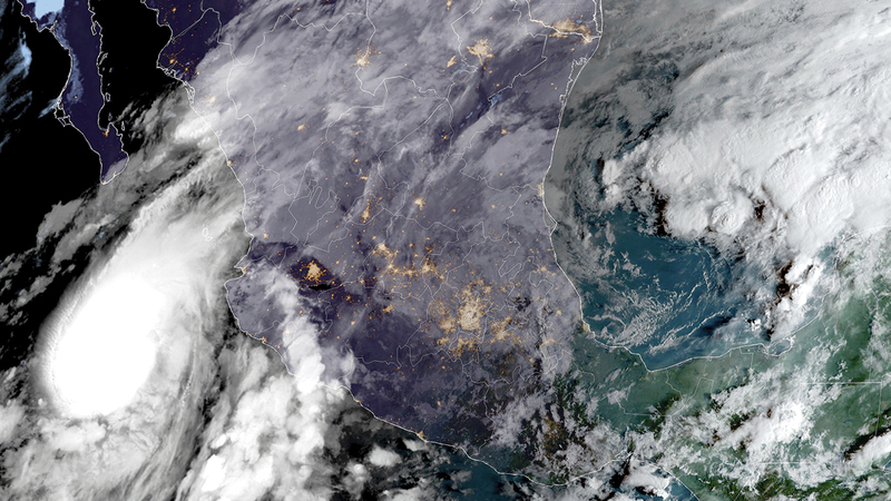 صورة للأقمار الفضائية توضح اقتراب إعصار «ليديا» من بويرتو فالارتا. أ.ب