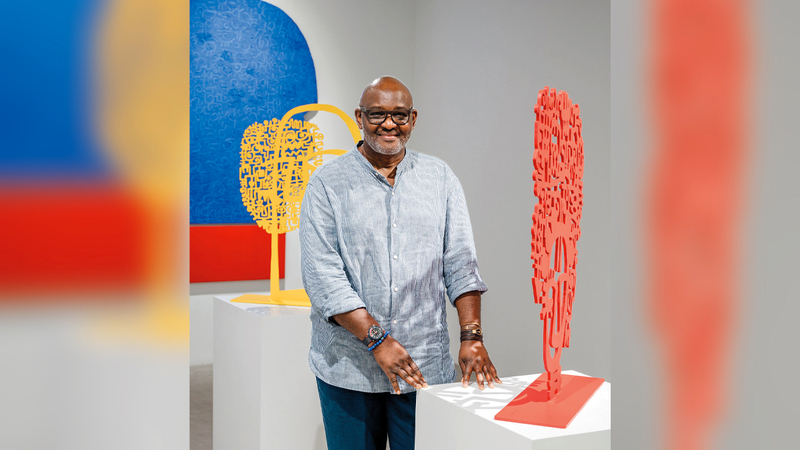 فيكتور إكبوك: «أسعى عبر أعمالي إلى التركيز على قوة الحوار، وأوجه دعوة إلى استكشاف طرق التعامل مع تجاربنا الإنسانية الجماعية المشتركة».