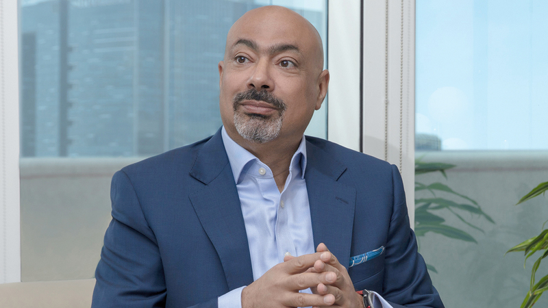 حاتم دويدار: &laquo;(إي آند) تخدم أكثر من 165 مليون مشترك في 16 دولة&raquo;.