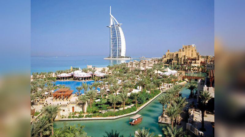 نشاط خدمات الإقامة والطعام حقق نمواً بنسبة 9.2% في النصف الأول بقيمة مضافة  بلغت 7.9 مليارات درهم . أرشيفية