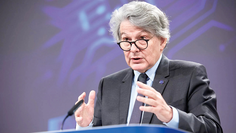 يعتبر تيري بريتون المرشح الأوفر حظاً لقيادة المرحلة الجديدة. أرشيفية