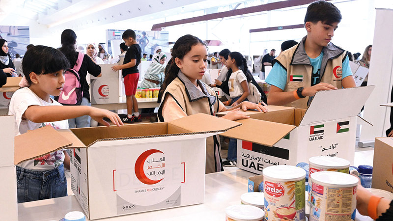 «الهلال الأحمر» خصّصت 26 موقعاً في مختلف إمارات الدولة لتلقّي التبرعات العينية. تصوير: نجيب محمد