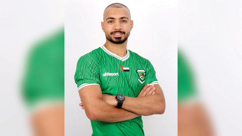 نجم العروبة مهند خميس أفضل لاعب مواطن. من المصدر