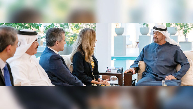 محمد بن زايد خلال استقباله مشاركين في &laquo;الوزاري لدول التحالف الأمني&raquo; و&laquo;الحوار الاستراتيجي&raquo;. وام