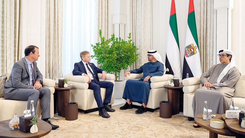 محمد بن زايد خلال لقائه غرانت شابس.  وام