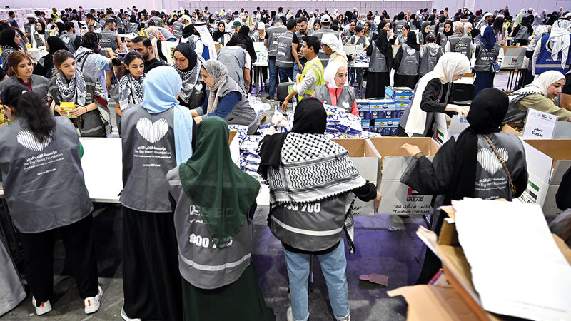 10100 متطوع جهّزوا سلالاً غذائية مخصصة للأطفال وللنساء والأمهات. تصوير: يوسف الهرمودي