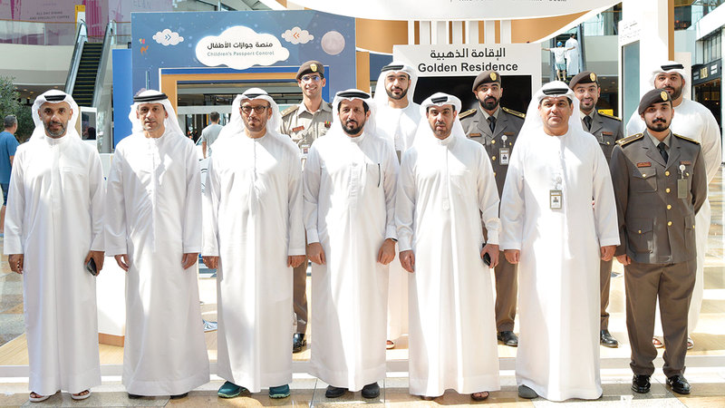 محمد المري خلال زيارة منصّة «من أجلكم نحن هنا». من المصدر