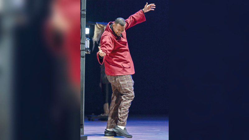 سالم فاز بجائزة أفضل ممثل عن دوره في &laquo;ضيف محارب الضوء&raquo;. تصوير: أشوك فيرما