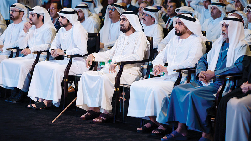 محمد بن راشد خلال حفل التكريم في أوبرا دبي. من المصدر