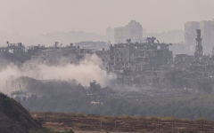 الصورة: إسرائيل تكثف القصف على رفح قبيل عملية عسكرية مرتقبة في المدينة