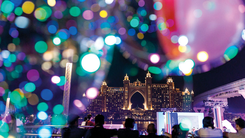 مجموعة واسعة من العروض يضمها «ديوالي» في دبي. من المصدر