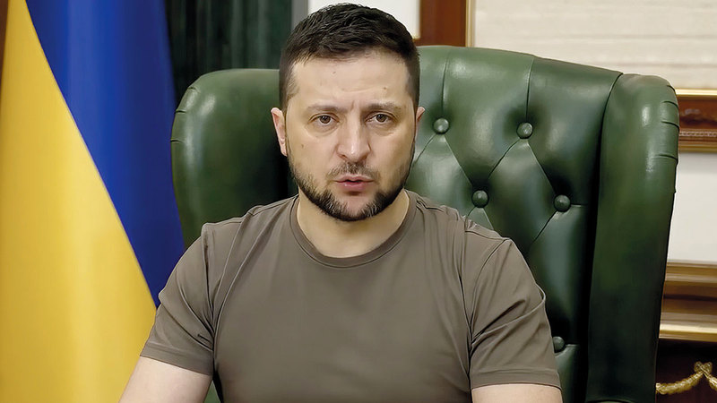 زيلينسكي أكد استعداد بلاده لمواصلة الحرب في الشتاء. أ.ب