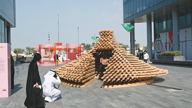 «أسبوع دبي للتصميم» فرصة للمصممين والمبدعين من جميع أنحاء العالم للالتقاء وتبادل الخبرات.  تصوير: أحمد عرديتي