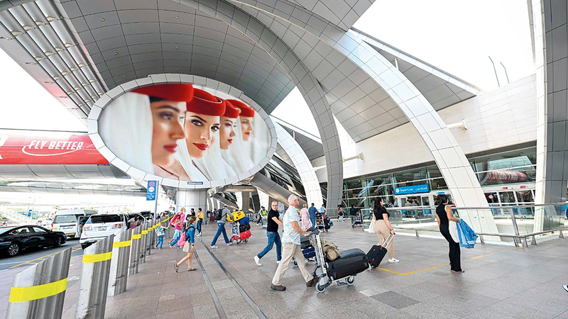 «مطارات دبي» ستعزز فريق العمل في مطاري دبي وآل مكتوم لتسهيل الحركة.  أرشيفية