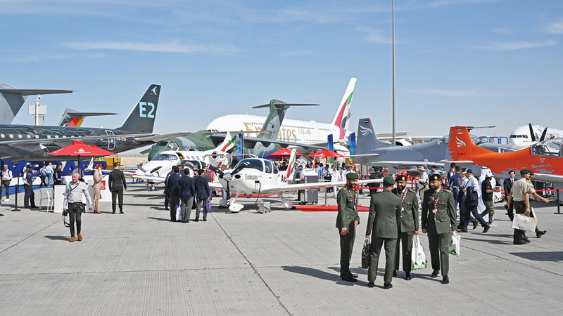 صفقات «المعرض» شملت 265 طائرة.  تصوير: أحمد عرديتي