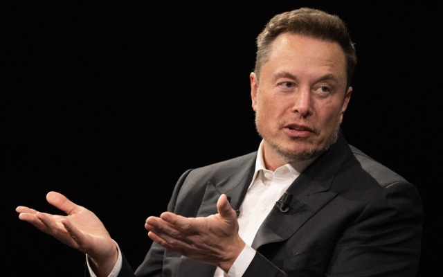 الصورة: ماسك يصبح أول شخص في العالم تبلغ ثروته 749 مليار دولار