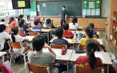 الصورة: «بناة الأمة» في كوريا الجنوبية يعانون تراجع الثقة بالتعليم
