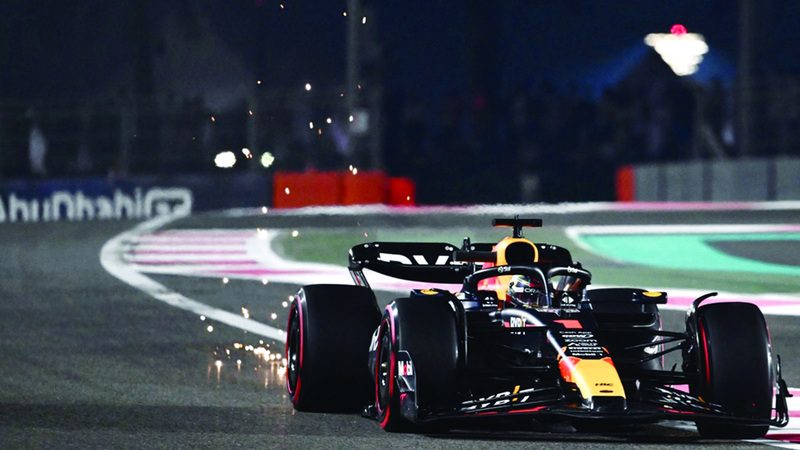 Verstappen flies Red Bull… and starts first at Yas Marina today