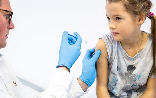 الصورة: أطباء أطفال: تطعيم الأنفلونزا ضروري لهذه الفئات