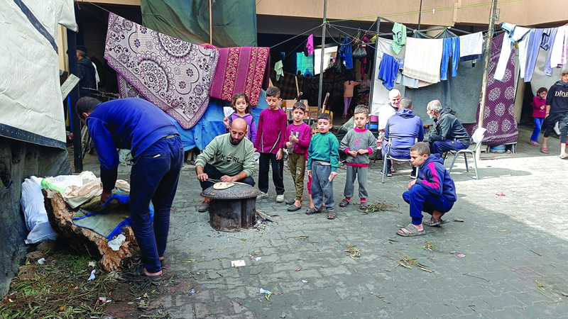 نحو مليون فلسطيني نزحوا إلى مدارس وكالة الغوث. الإمارات اليوم