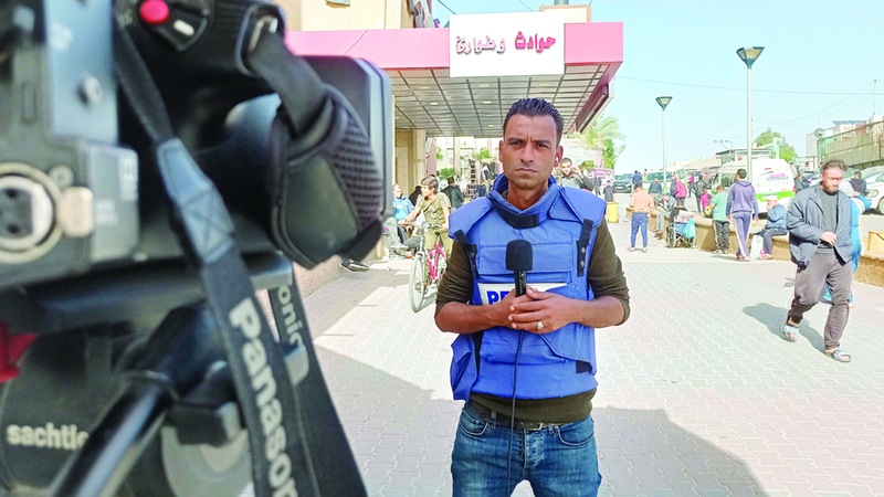 مراسل &laquo;روسيا اليوم&raquo; مصطفى البايض فقد تسعة أفراد من عائلته جراء القصف. الإمارات اليوم