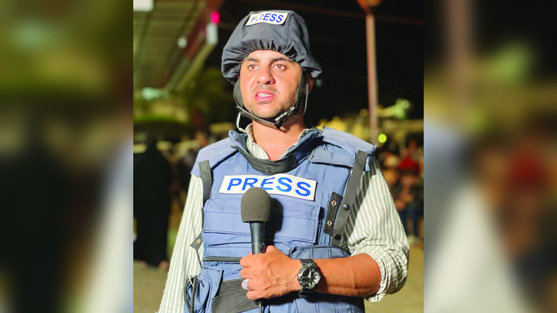 مراسل قناة «العربية الحدث» محمد عوض يواجه معاناة كبيرة في تغطية الأحداث. الإمارات اليوم