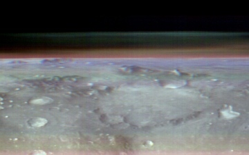 الصورة: ​مركبة فضاء تكشف منظراً جديداً ومذهلاً لأفق كوكب المريخ