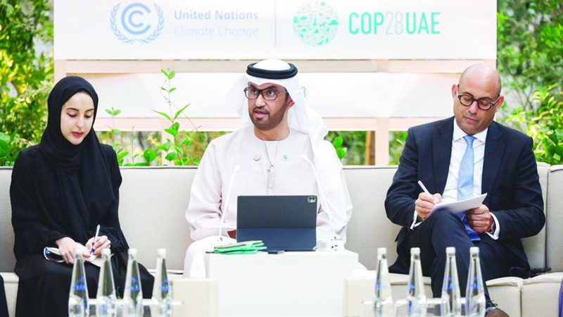 سلطان الجابر متحدثاً خلال مجلس &laquo;COP28&raquo; للإعلام. من المصدر