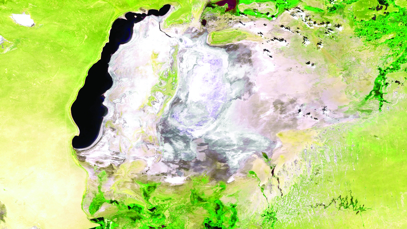 صورة القمر الاصطناعي تظهر الانحسار المخيف للمسطح المائي. أرشيفية