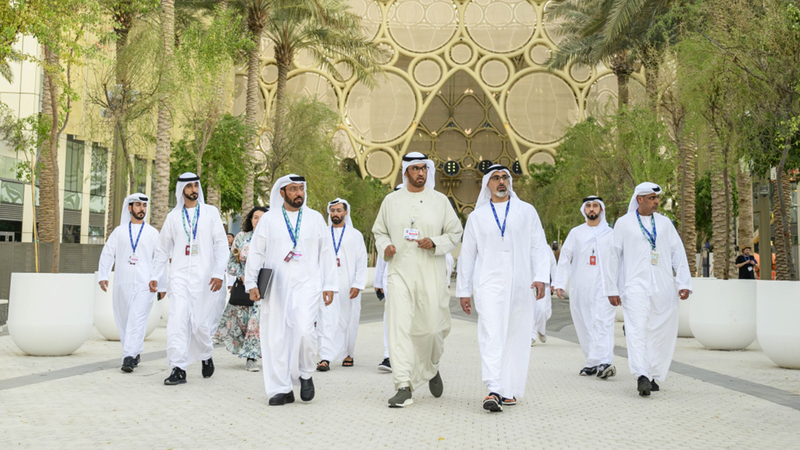 خالد بن محمد بن زايد خلال زيارة مدينة إكسبو دبي مقر مؤتمر «COP28». وام