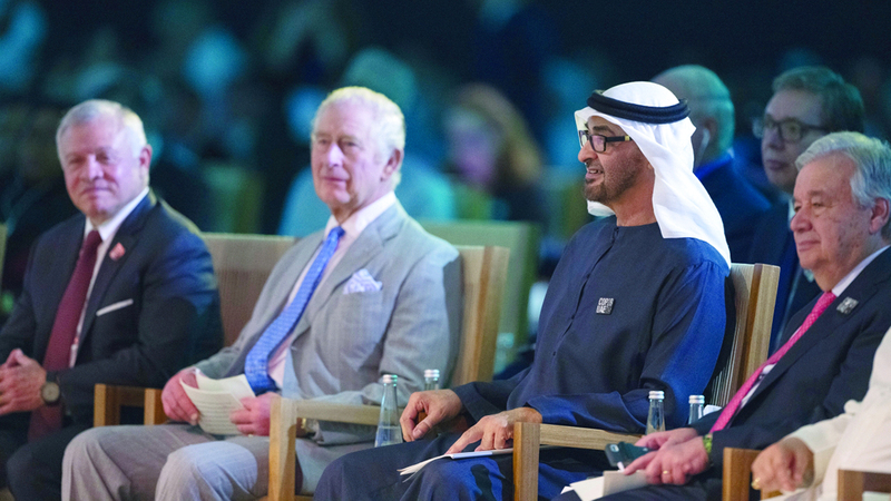 رئيس الدولة مع الملك تشارلز الثالث وعبدالله الثاني وأنطونيو غوتيريش خلال فعاليات اليوم الثاني لـ&laquo;كوب 28&raquo;.  وام