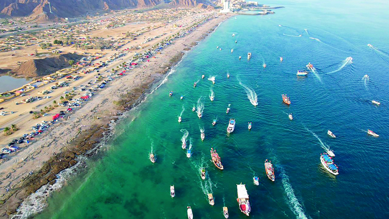 المسيرة البحرية انطلقت من ميناء دبا الفجيرة وصولاً إلى منطقة الفقيت.  الإمارات اليوم