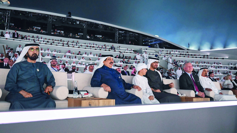 رئيس الدولة ومحمد بن راشد والحكام وضيوف «كوب 28» يشهدون الاحتفال الرسمي بعيد الاتحاد الـ 52. وام