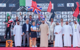 الصورة: محمد الشرقي يتوج أبطال العالم في سباق الزوارق السريعة بالفجيرة