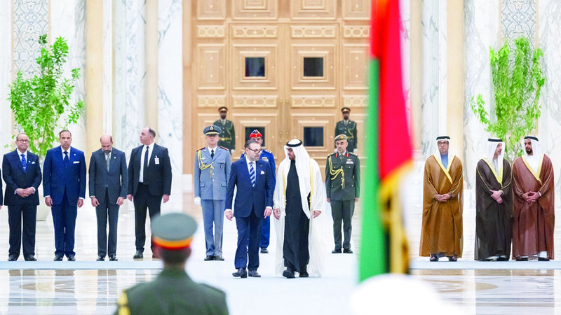 رئيس الدولة خلال استقباله ملك المغرب. وام