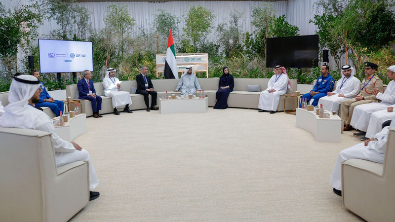 محمد بن راشد خلال لقائه كبار مسؤولي وكالات الفضاء العالمية. من المصدر