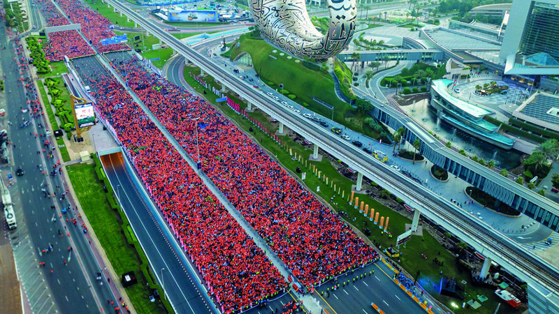 226 ألف عدّاء في &laquo;تحدي دبي للجري&raquo; في شارع الشيخ زايد. من المصدر