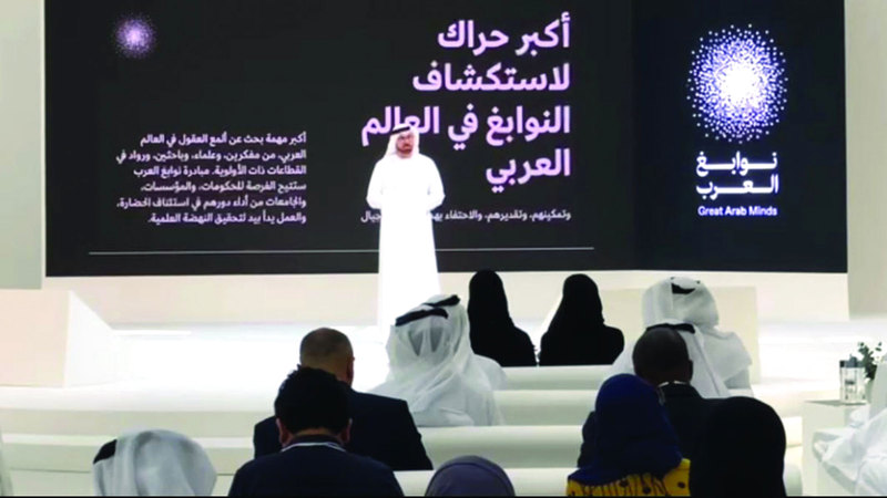 محمد القرقاوي نوه بأبحاث البروفيسور فاضل أديب وإنجازاته العلمية. أرشيفية